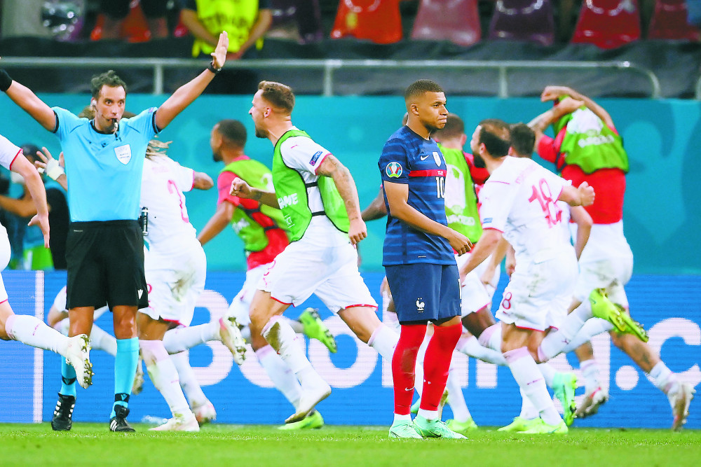 强强对决，豪门球队拼尽全力的简单介绍