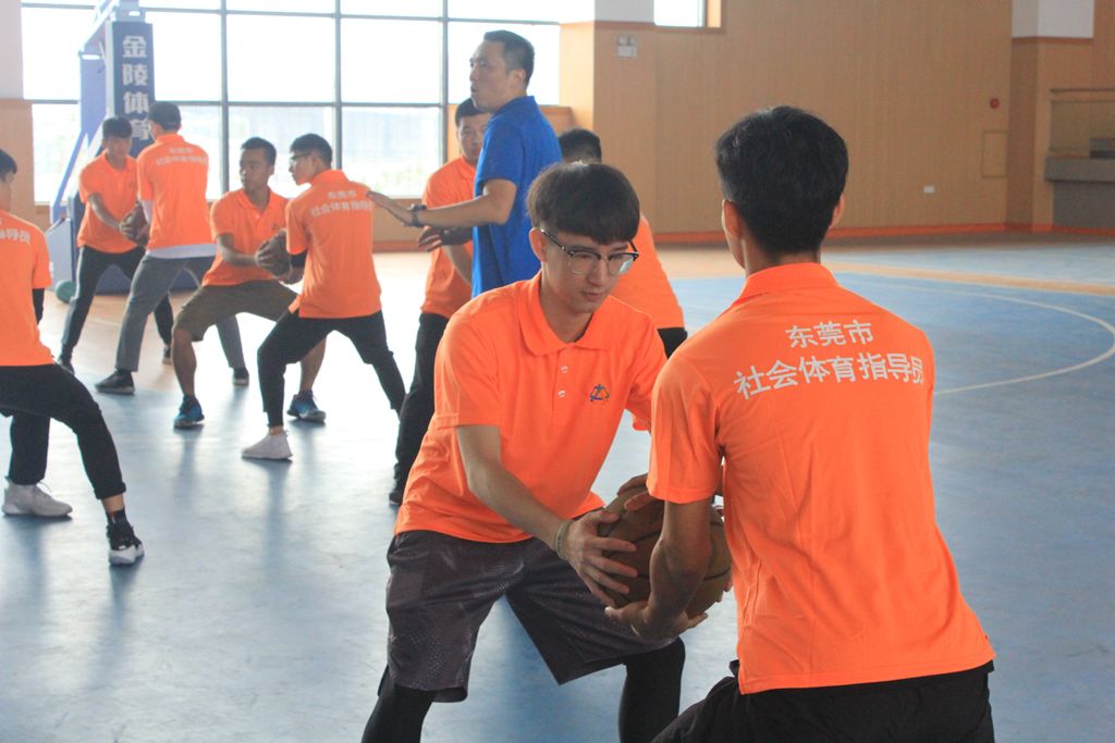 包含南美洲传奇球员现身球场,鼓舞新一代篮球培训的词条 包含南美洲传奇球员现身球场,鼓舞新一代篮球培训的词条