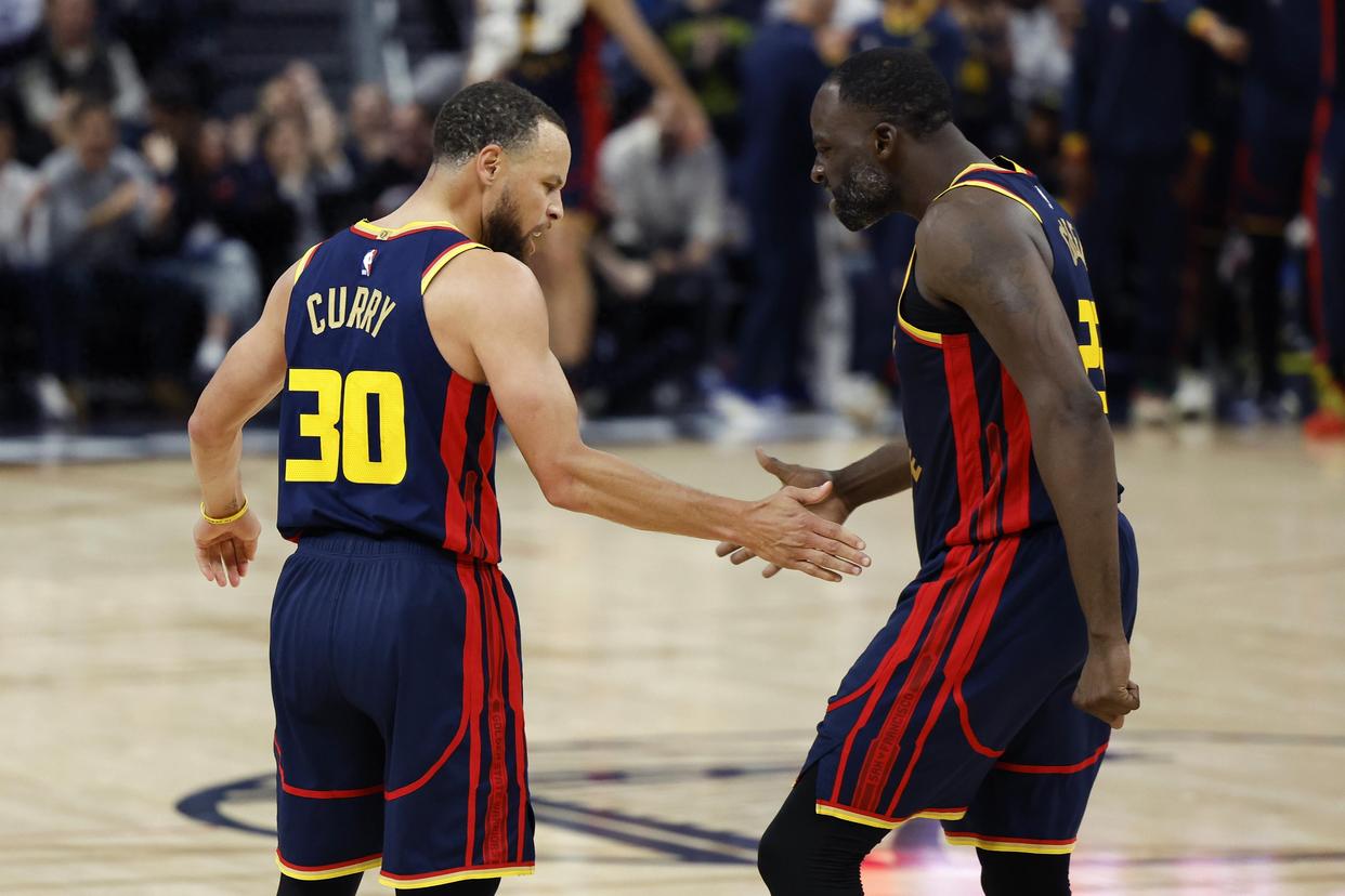 包含勇士队全员出战,以壮举征服对手的词条 包含勇士队全员出战,以壮举征服对手的词条