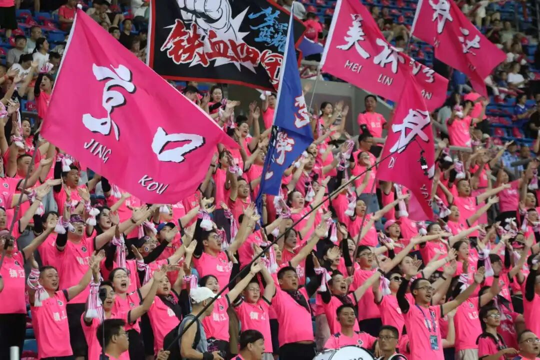 关于欧预赛比赛座无虚席,球迷热情高涨的信息 关于欧预赛比赛座无虚席,球迷热情高涨的信息