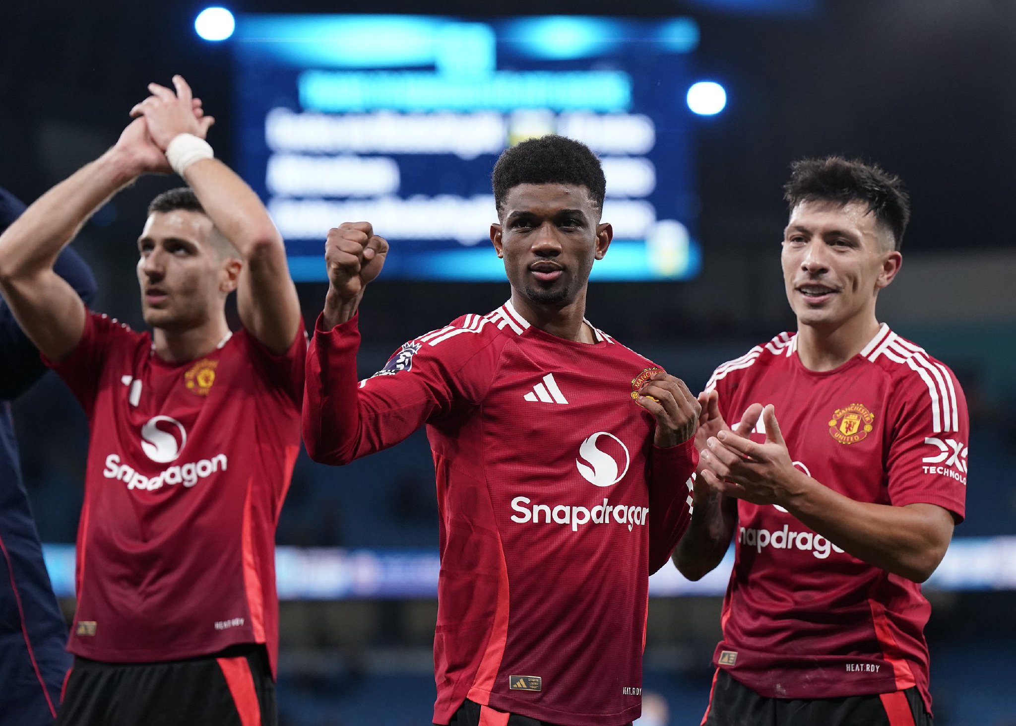 曼联遭遇失败,陷入晋级危机 曼联遭遇失败,陷入晋级危机