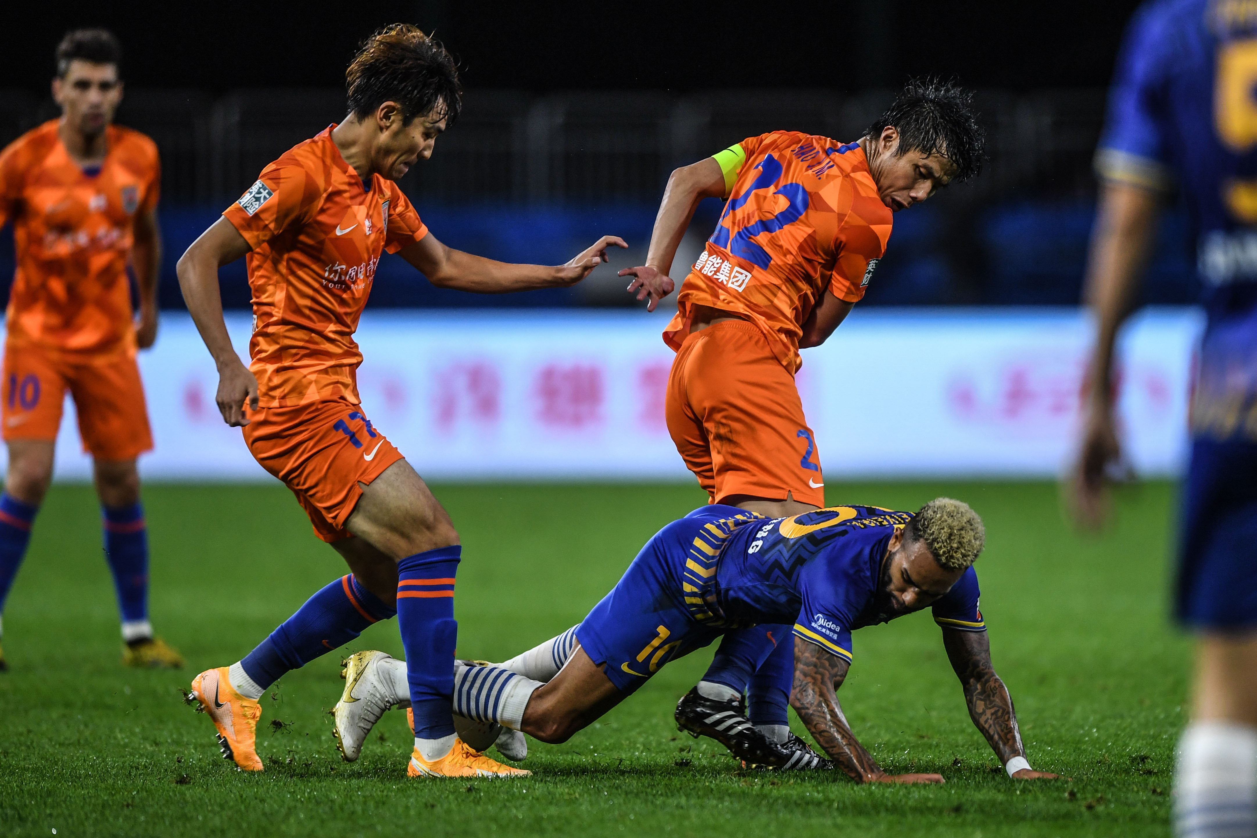 关于苏宁球员获伤停，引发球队深度调整，关键时刻考验主帅战术的信息