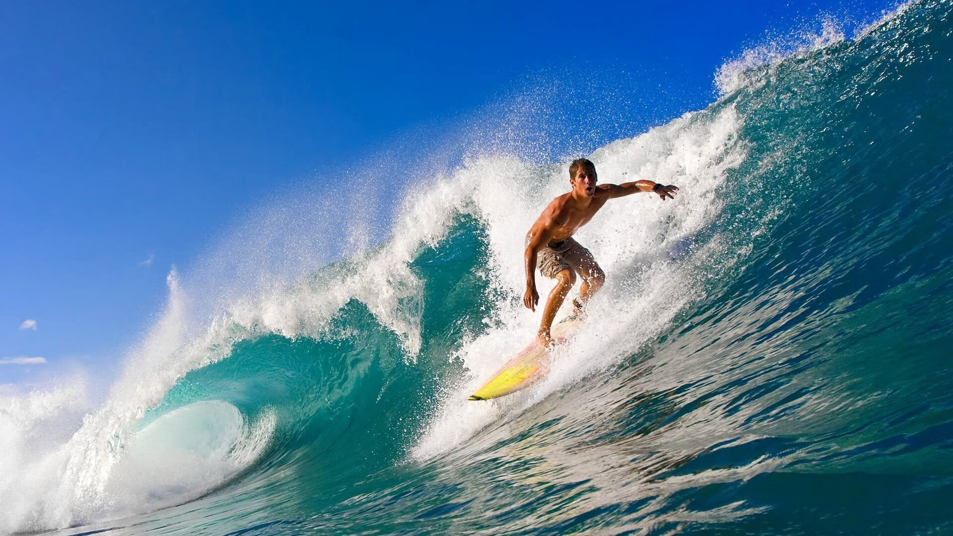 赛道与绿茵的交汇，莫德里奇在F1街道赛之夜的巨星光芒
