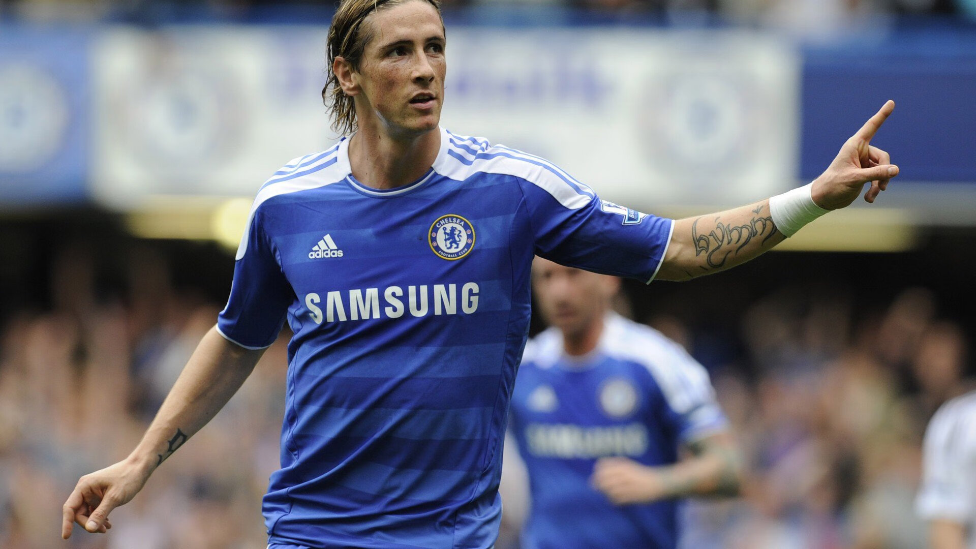 波斯铁骑冲垮塞维利亚防线，卢卡库欧冠半决赛上演巨人觉醒