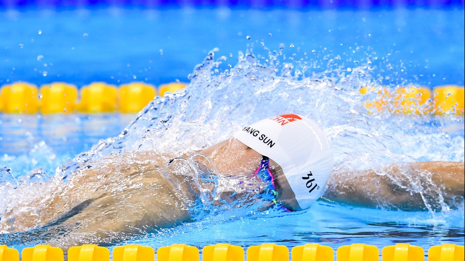 赛道上的宿命对决，哈斯鏖战索伯，汉密尔顿点燃赛场